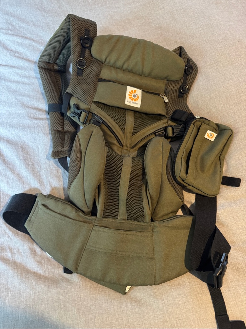 Ergobaby Omni 360 all-position Olive Green Mesh Carrier with Detachable Pouch
